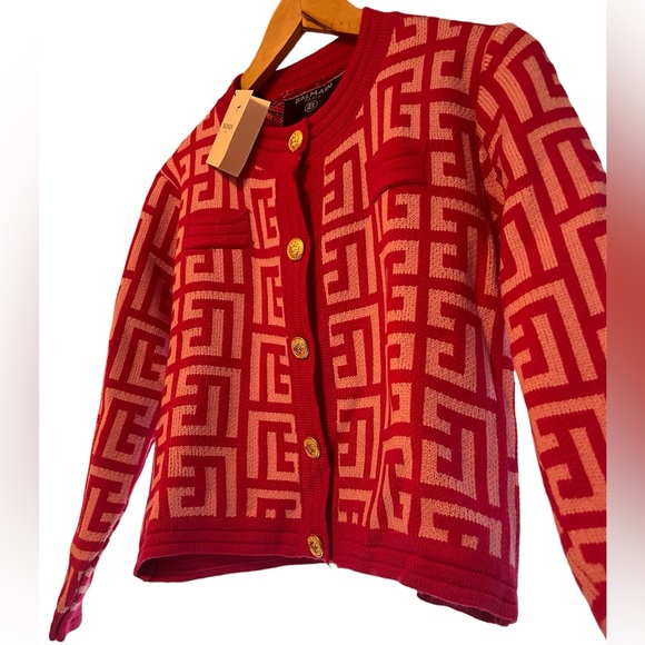 🩷 Beautiful/soft/elegant🩷 magenta sweater with gold buttons - Picture 5 of 7